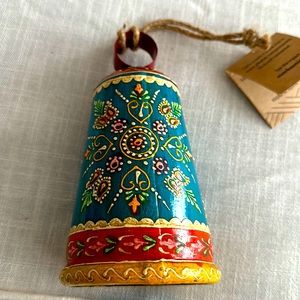 BeautifulNWT hand painted bell